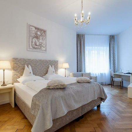 Boutique Hotel Goldenes Lamm Villach Exterior photo