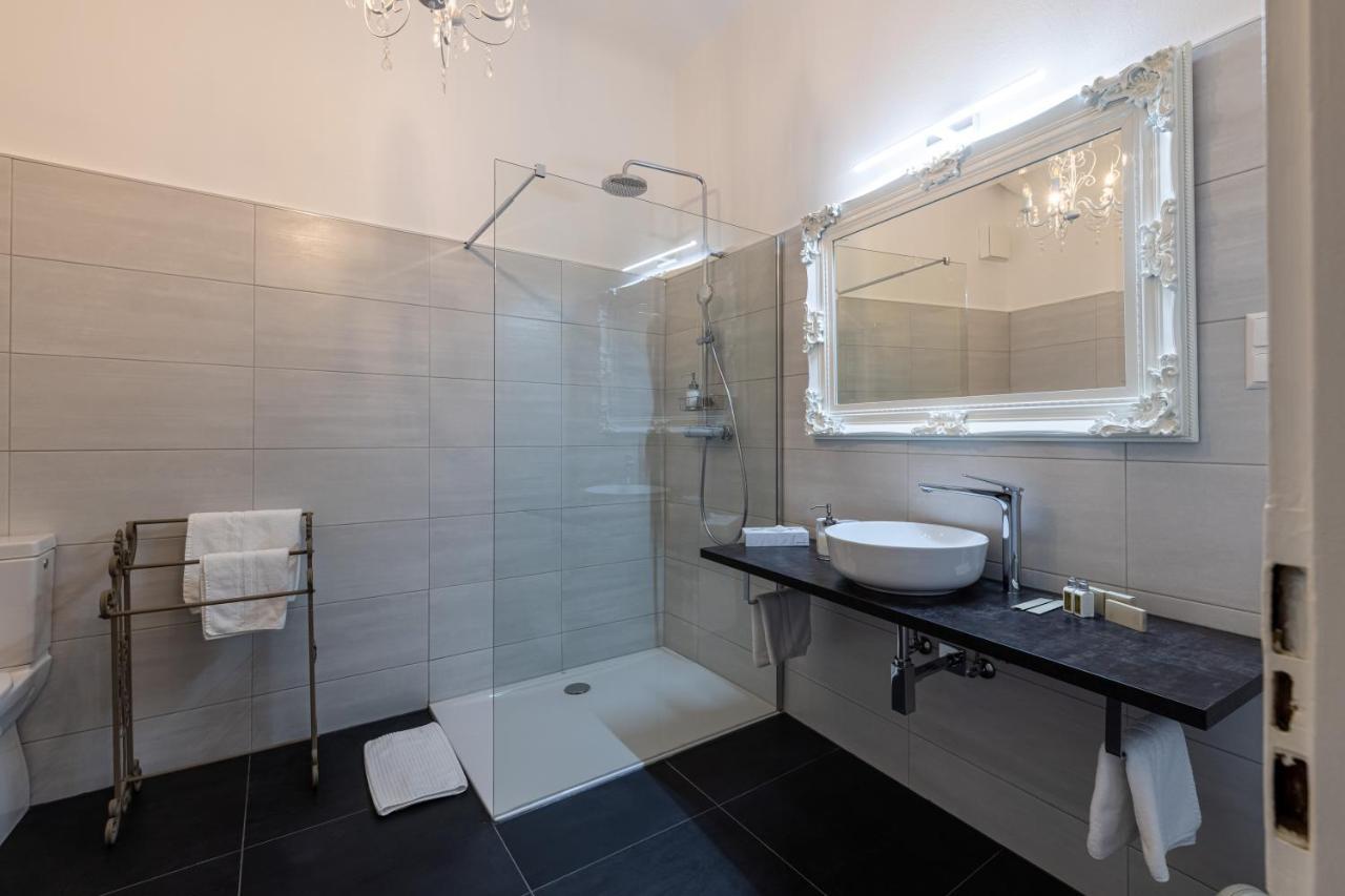 Boutique Hotel Goldenes Lamm Villach Exterior photo