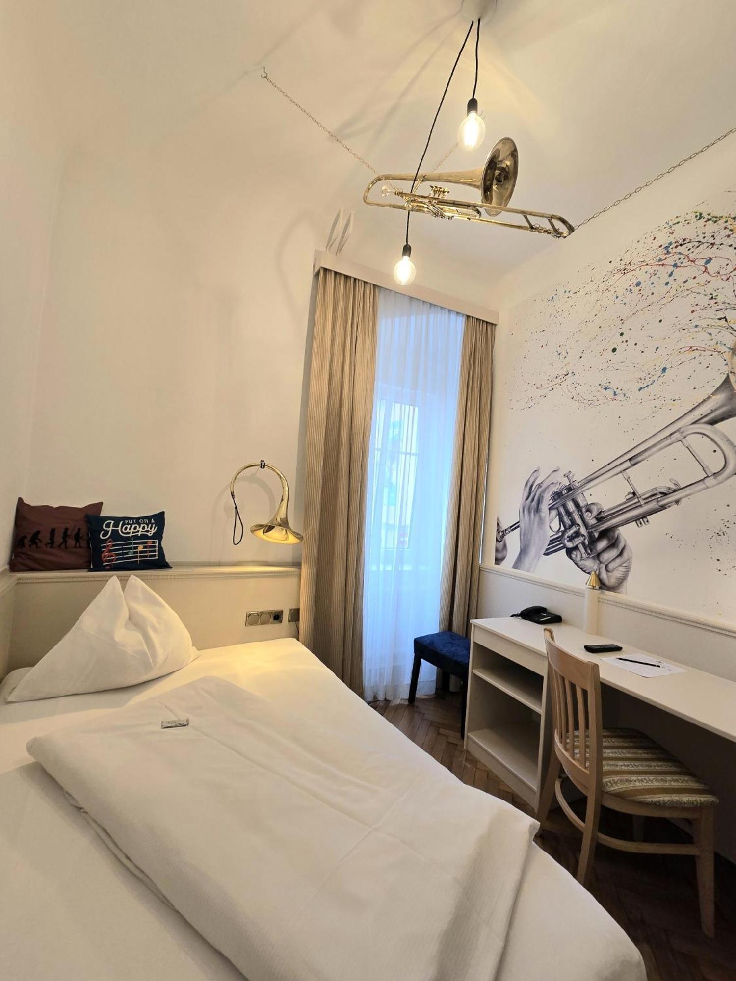 Boutique Hotel Goldenes Lamm Villach Exterior photo