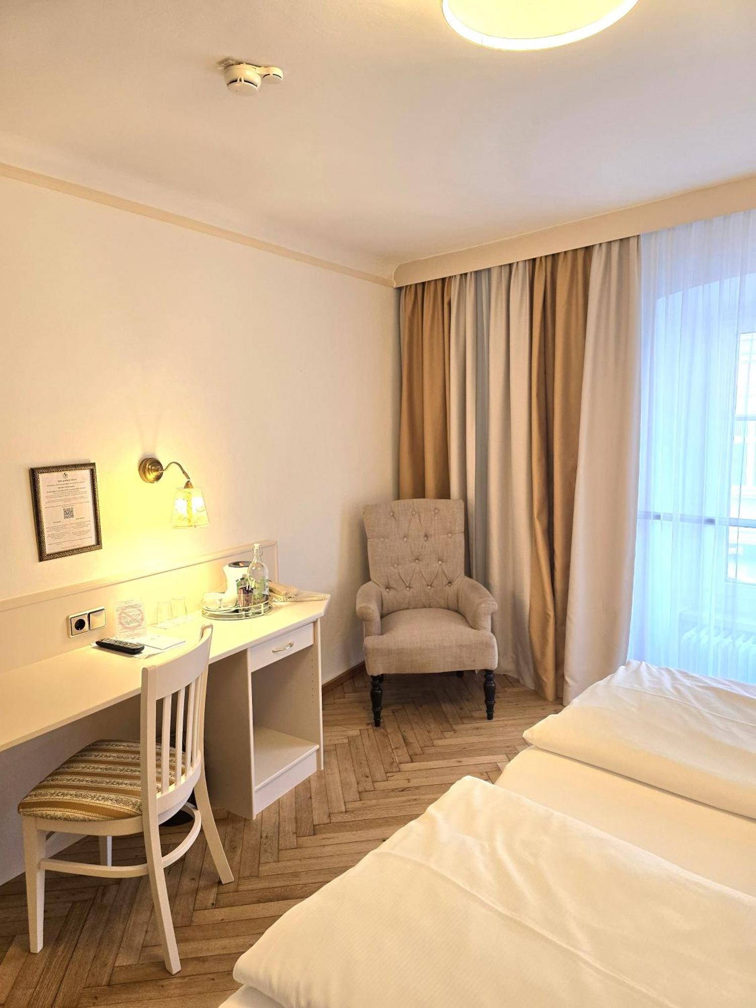 Boutique Hotel Goldenes Lamm Villach Exterior photo