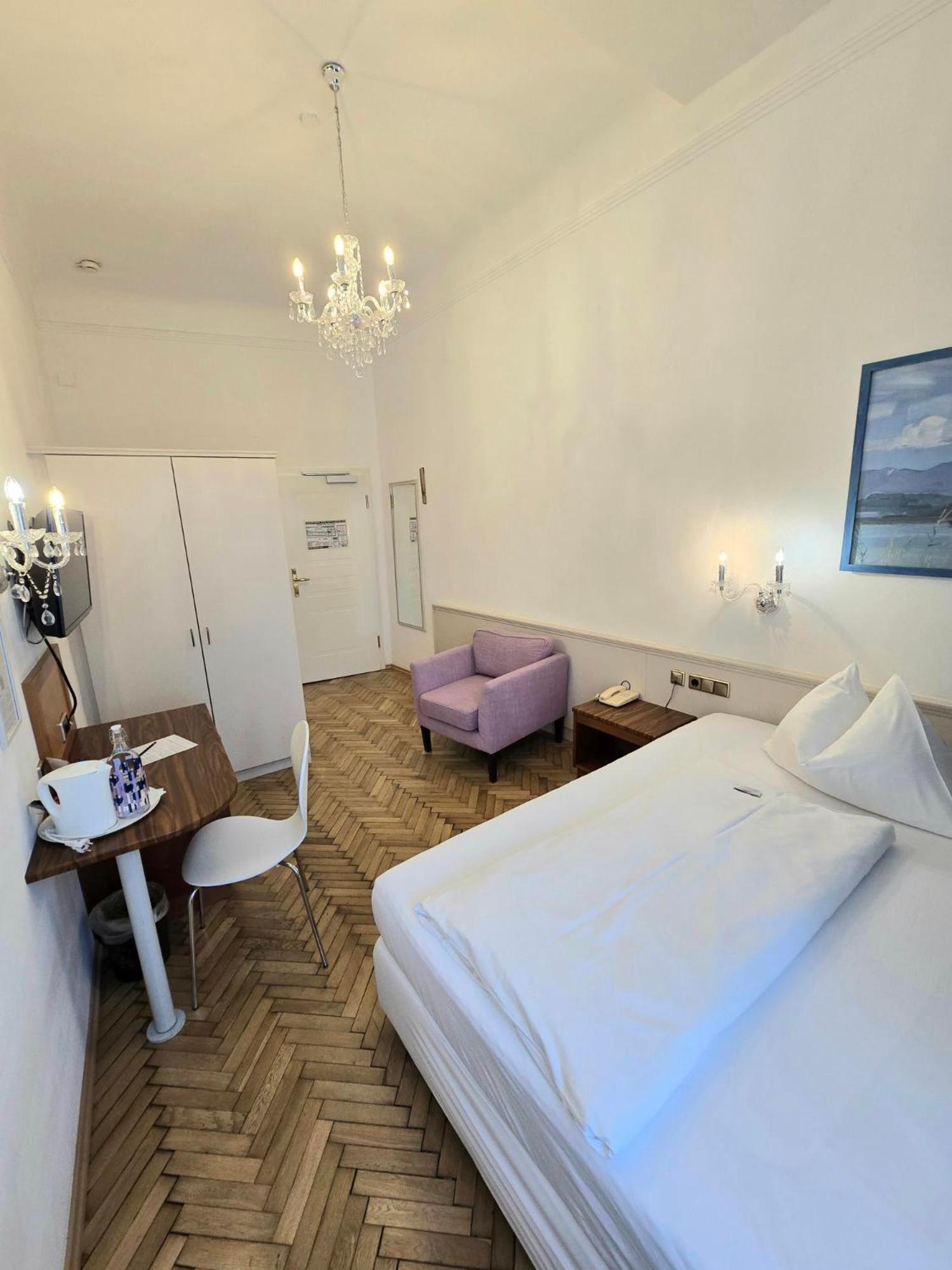 Boutique Hotel Goldenes Lamm Villach Exterior photo