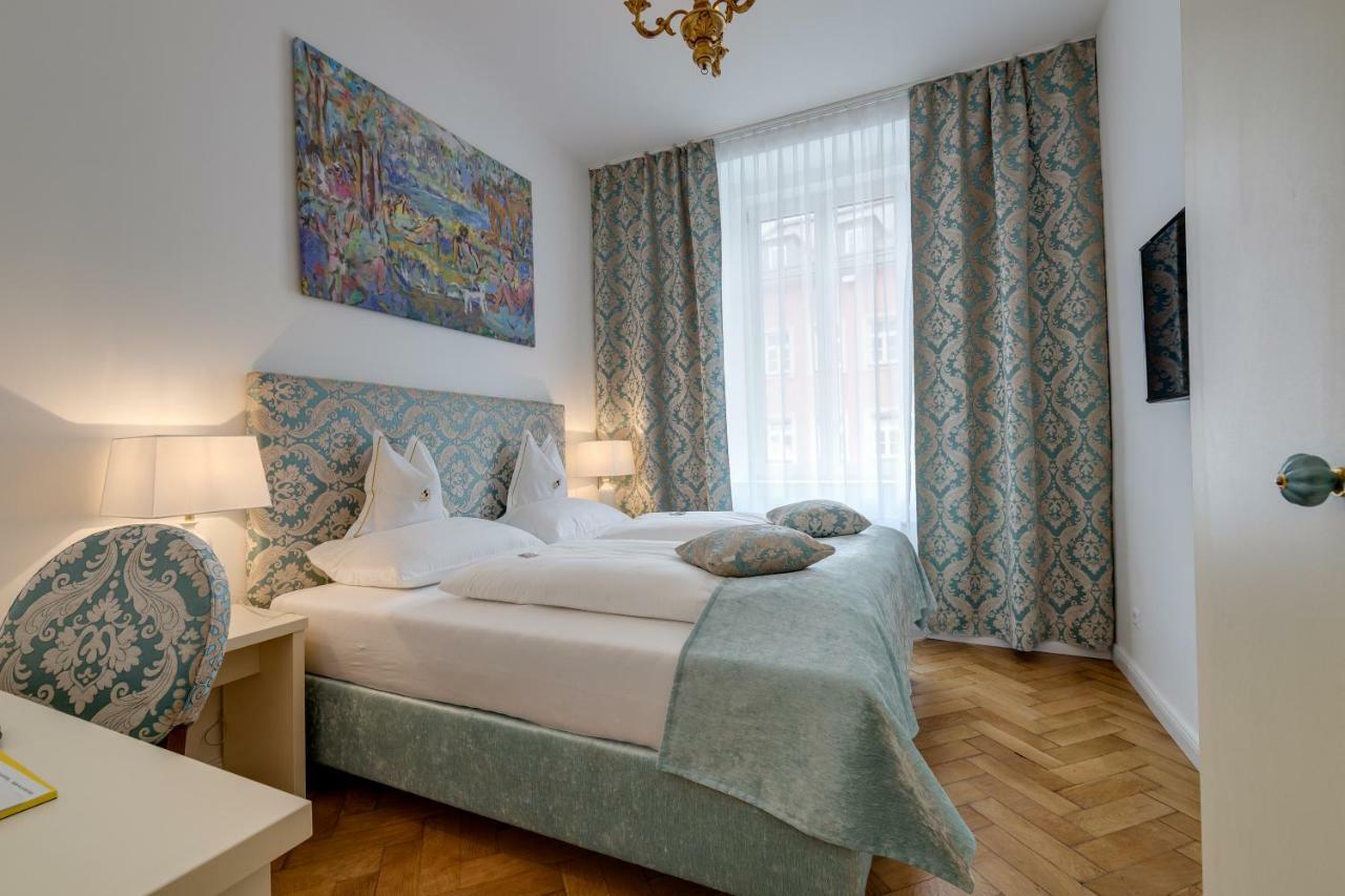 Boutique Hotel Goldenes Lamm Villach Exterior photo